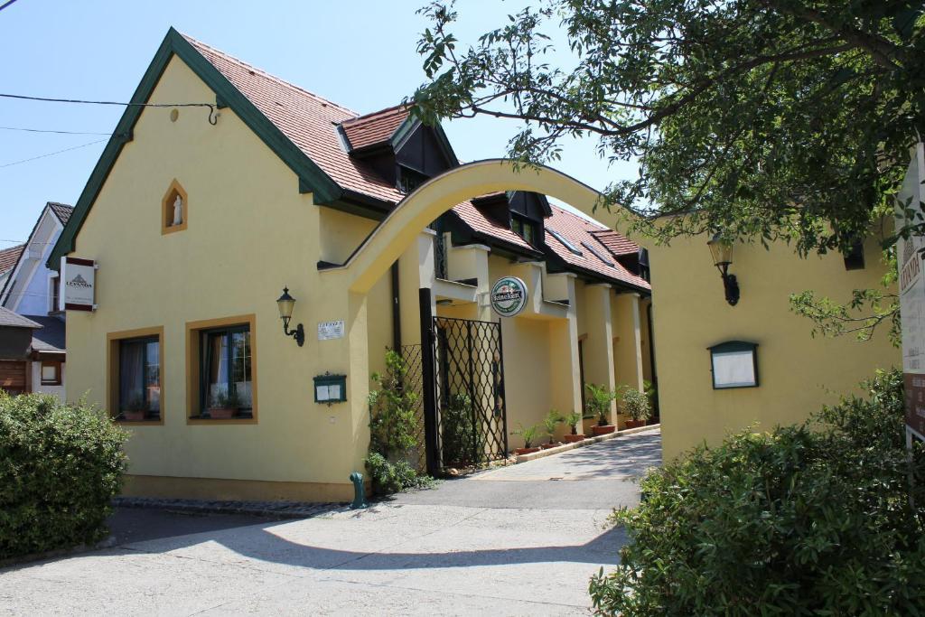 Levanda Panzio Kópháza Buitenkant foto