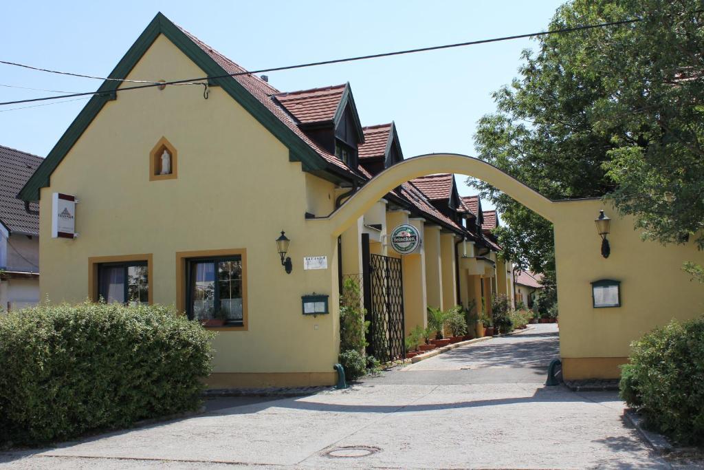 Levanda Panzio Kópháza Buitenkant foto